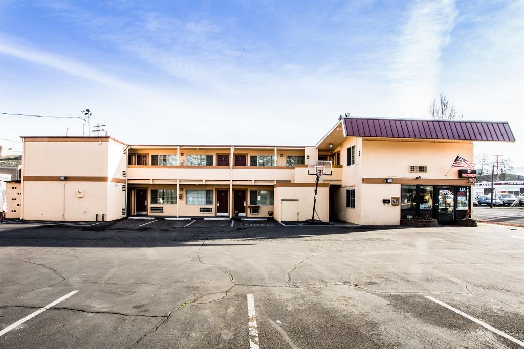 Budget Inn Of America Medford Exterior photo