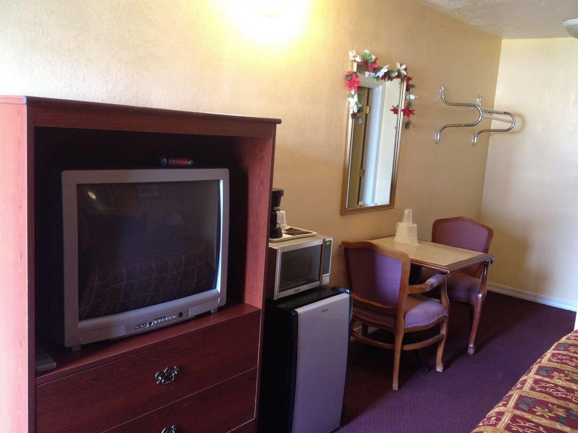 Budget Inn Of America Medford Exterior photo