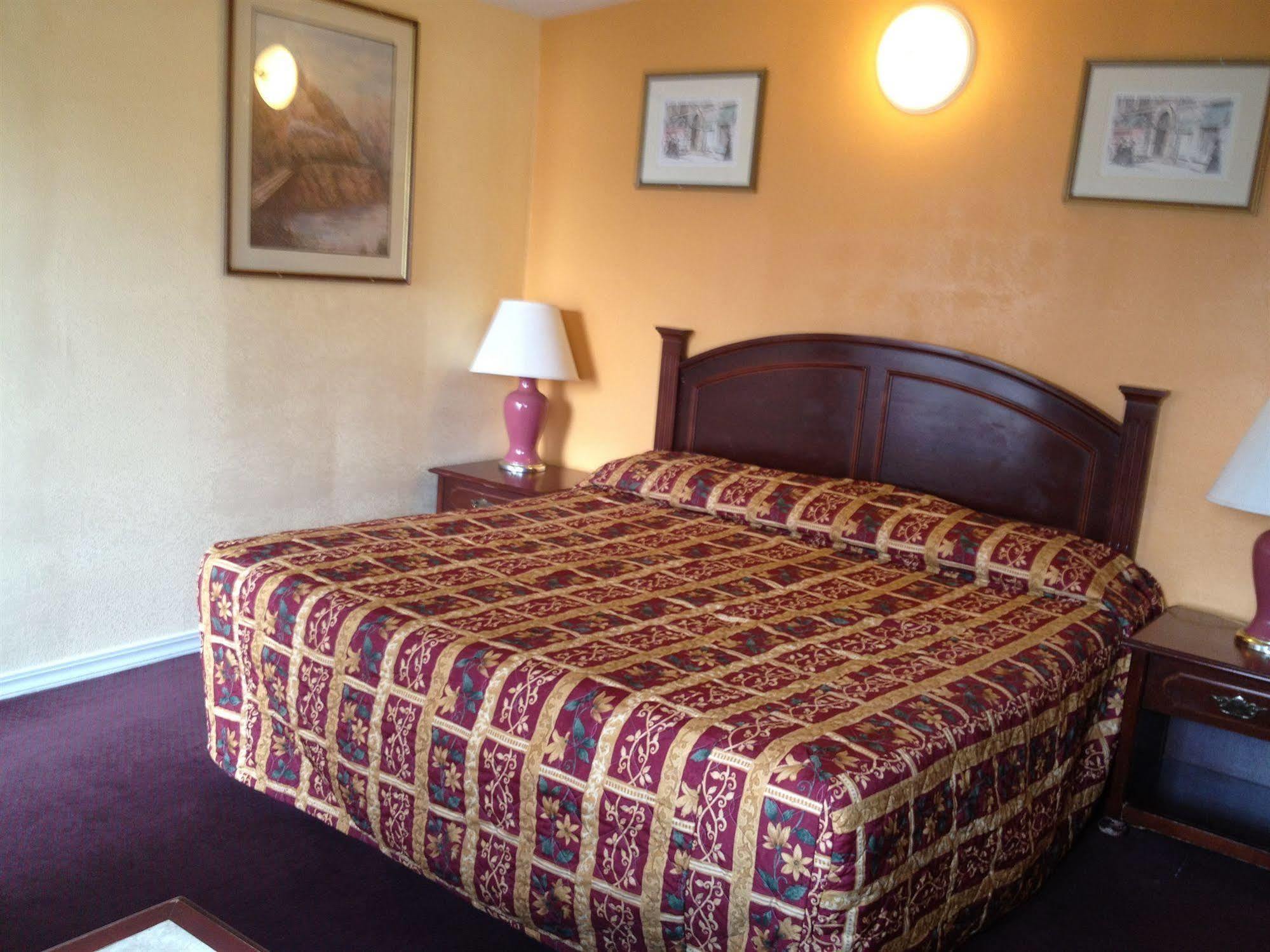 Budget Inn Of America Medford Exterior photo