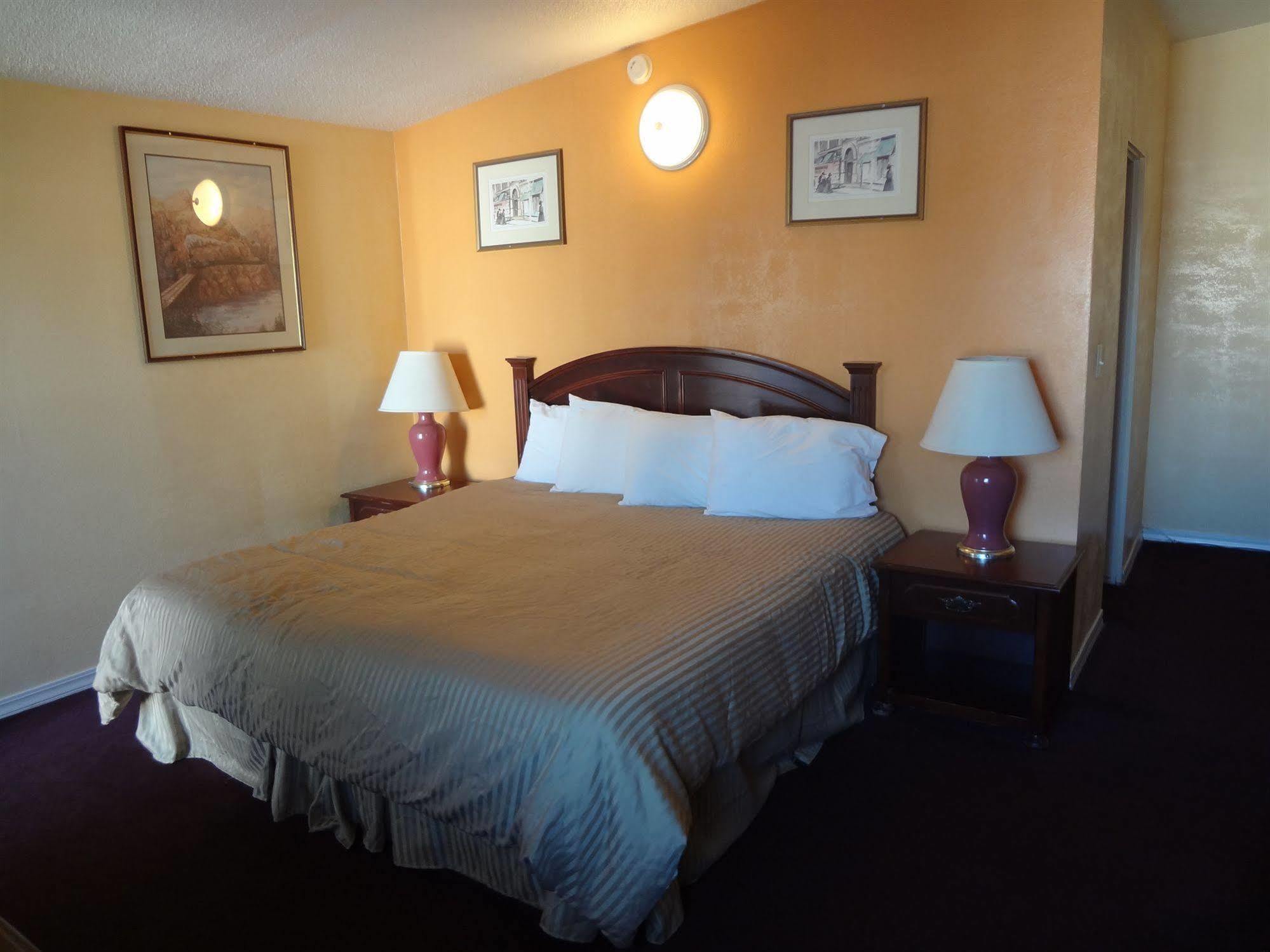 Budget Inn Of America Medford Exterior photo